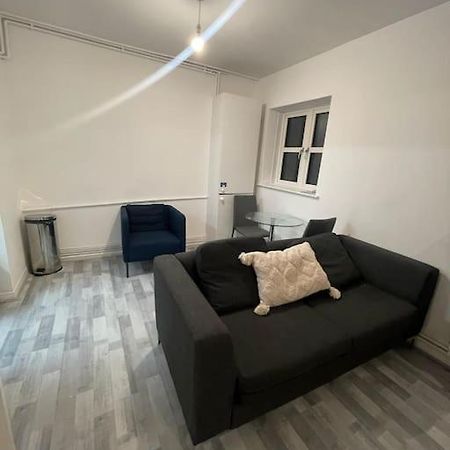 Lovely Spacious Entire 1 Bedroom Apartment - New Management Londra Esterno foto