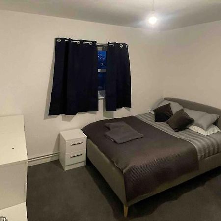 Lovely Spacious Entire 1 Bedroom Apartment - New Management Londra Esterno foto
